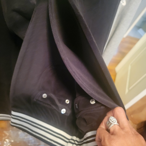 2pc Set $Final Markdown - Picture 3 of 10